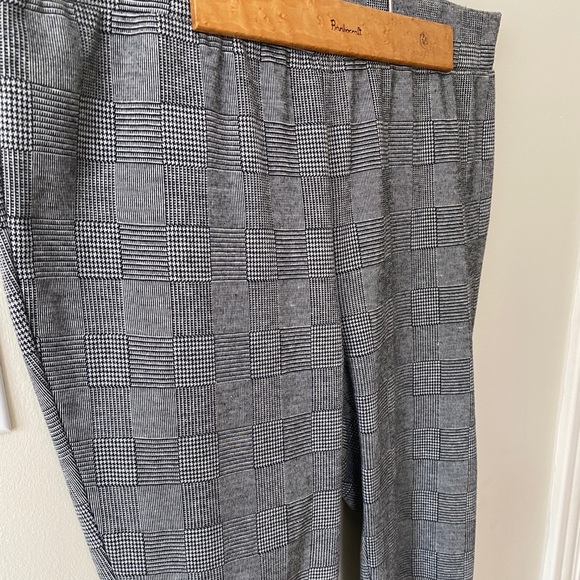 Hi! I'm Plaid Leggings! - Picture 2 of 3